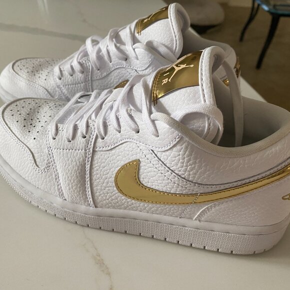 Wmns Air Jordan 1 Retro Low 'White Metallic Gold' – Size US 8.5 W - Picture 9 of 10